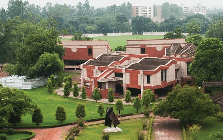 IIT Kanpur to offer 10 special scholarships to top 100 JEE Advanced rank holders