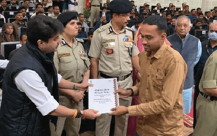 Madhya Pradesh 415 recruits get appointment letters in Rozgar fairs